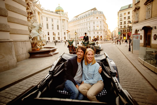 Pregnant in Vienna, In a traditional horse-drawn carriage on Michaelerplatz