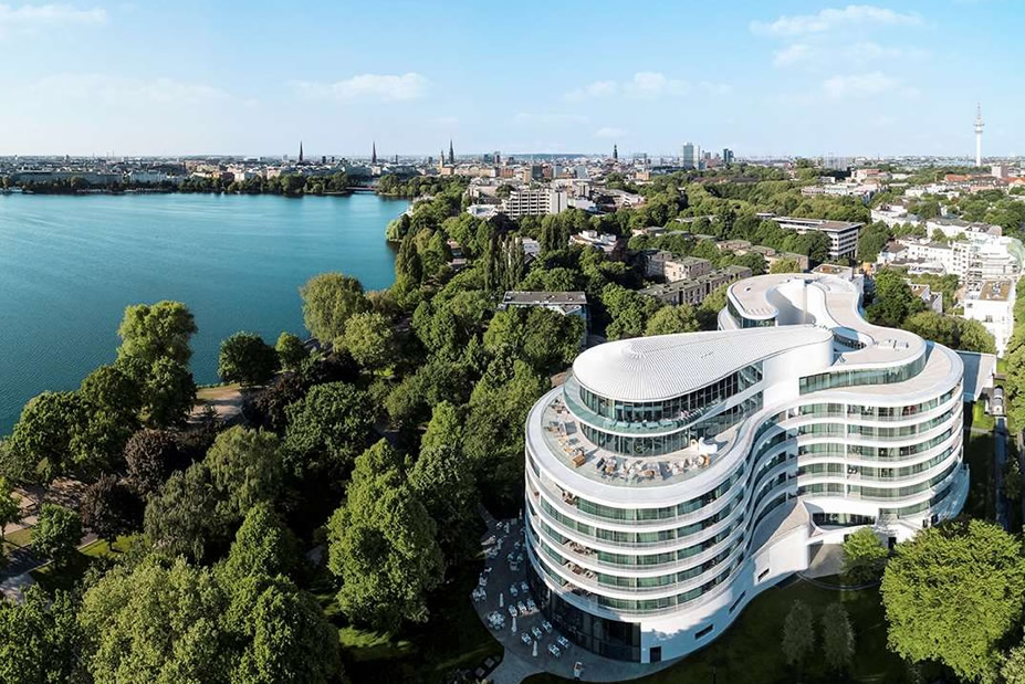Enjoy Lakeside Luxury at Hamburg’s Architectural Icon & Five-Star The Fontenay